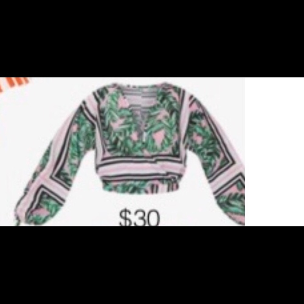Chiffon cropped blouse.